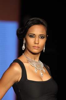 Model walks the ramp for Jaipur Jewellery at IIJW 2012