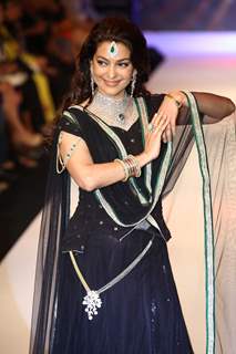 Kays Jewels presented timeless elegance at the IIJW 2012