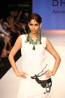 Aavriti Jain, Siddharth Daspan and Manish Khattar show at IIJW 2012