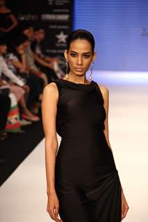 Aavriti Jain, Siddharth Daspan and Manish Khattar show at IIJW 2012