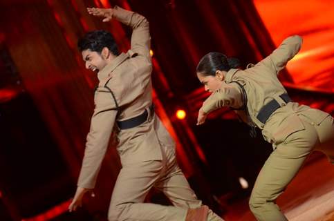 Gurmeet Choudhary and Shampa performing Desh Bakti Act on Jhalak Dikhla Jaa