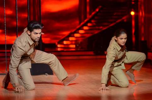 Gurmeet Choudhary and Shampa performing Desh Bakti Act on Jhalak Dikhla Jaa