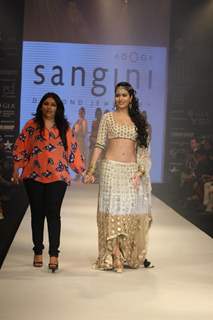 Gitanjali Gems show on Day 4 of IIJW 2012