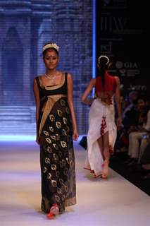 Gitanjali Gems show on Day 4 of IIJW 2012