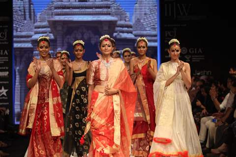 Gitanjali Gems show on Day 4 of IIJW 2012