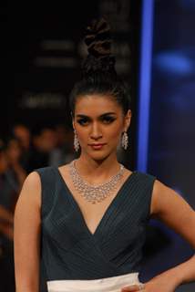 KGK Entice show on Day 4 of IIJW 2012