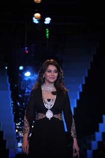 Madhuri Dixit showstoppers for PC Jewellers at IIJW 2012