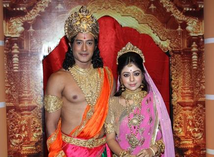 Gagan Malik and Neha Sargam as Ram and Sita on Zee TV's Sabke Jeevan Ka Aadhar - Ramayan