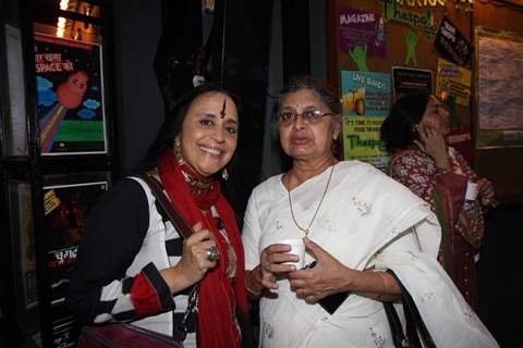 Ila Arun and Sulbha Arya at Prayer Meet of AK Hangal