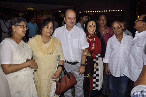 Sulbha Arya, Rohini, Anupam Kher & Ila Arun attended the prayer meet for Shri.AK Hangal