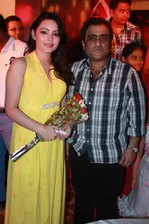Devshi Khanduri With Kunal Ganjawala at music launch of The Strugglers