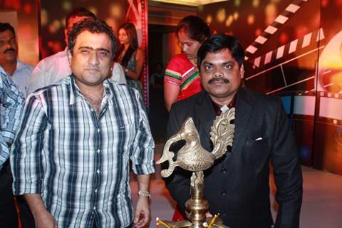 Kunal Ganjawala with Shankar Nagre at music launch of The Strugglers