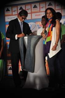 Amitabh Bachchan and Shobhaa De on behalf of Parikrma Foundation launches Jeanathon