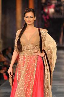 Dia Mirza at Mijjwan Sonnets in Fabric Fashion Show