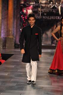 Punit Malhotra at Mijjwan Sonnets in Fabric Fashion Show