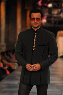 Rohit Roy at Mijjwan Sonnets in Fabric Fashion Show