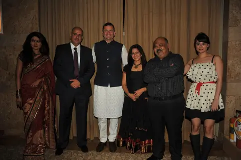 Supper theatre evening Two Tango TO Th3ee Jive