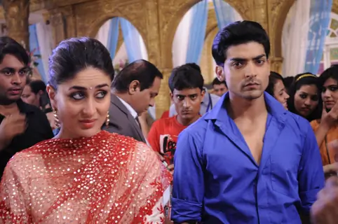 Gurmeet Choudhary with Kareena Kapoor on sets of Punar Vivah