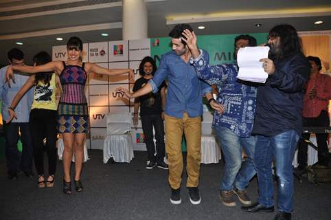 Priyanka Chopra, Ranbir Kapoor at Film Barfi Promotion With R City Mall