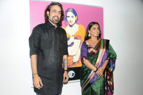 Vidya Balan at Painting Exhibiton at Colaba