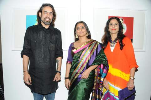 Vidya Balan at Painting Exhibiton at Colaba