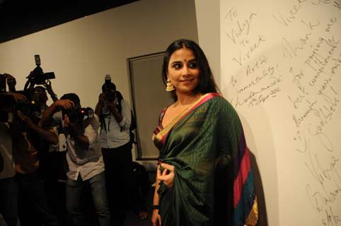 Vidya Balan at Painting Exhibiton at Colaba
