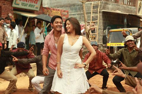 Shreyas Talpade and Madhurima in Kamaal Dhamaal Malamaal