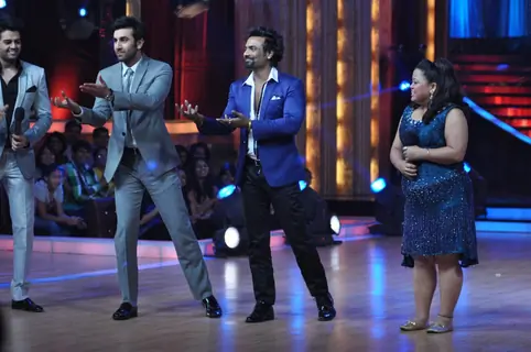 Manish, Ranbir Kapoor, Remo & Bharti at Film Promotion Barfi on Set of Jhalak Dikhhla Jaa