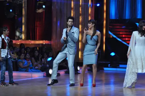 Manish Paul and Priyanka Chopra at Film Promotion Barfi on Set of Jhalak Dikhhla Jaa