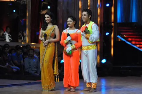 Ragini Khanna, Rashmi Desai and Deepak on Set of Jhalak Dikhhala Jaa