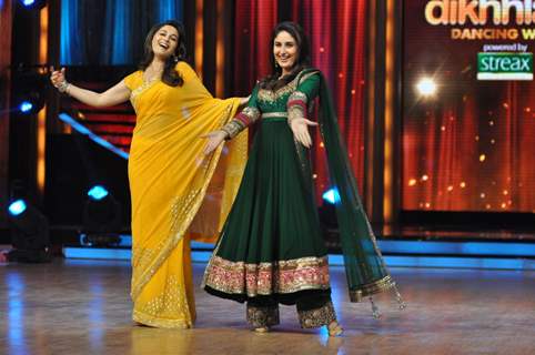 Madhuri Dixit and Kareena Kapoor at Film Promotion Heroine on Set Jhalak Dikhhala Jaa