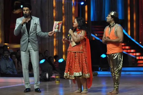 Manish Paul, Bharti Singh and Savio on Set of Jhalak Dikhhala Jaa