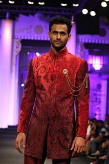 Models walks the ramp for Anjalee and Arjun Kapoor at Bridal Fashion Week