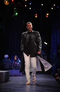 JJ Valaya during the Grand Finale of India Bridal Fashion Week 2012