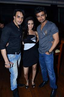 Angad Hasija, Pratyusha Banerjee and Manish Naggdev at Munisha Khatwani Birthday Bash