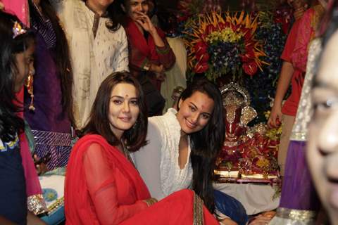 Preity Zinta and Sonakshi Sinha at Salman Khan's Ganesh Visarjan at Galaxy