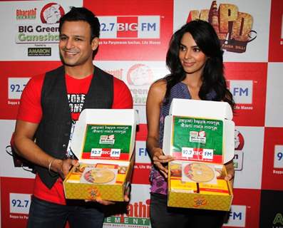 Vivek Oberoi and Mallika Sherawat at 92.7 BIG FM promoting film Kismat Love Paisa Dilli