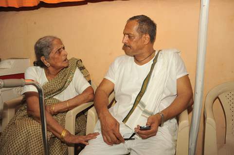 Nana Patekar with his mother celebrating Ganesh Chaturthi