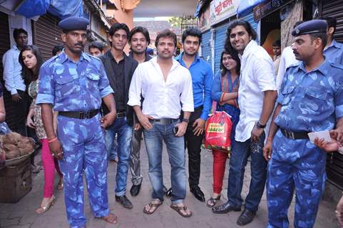 Himesh Reshammiya with Sur Kshetra team at Ganesh Mandal in Lowe Parel, Mumbai.