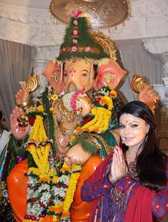 Rakhi Sawant & Dolly Bindra visit Andhericha Raja Ganesh Pandal