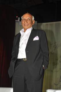 Yash Raj Chopra celebrating  his 81st birthday with Shah Rukh Khana