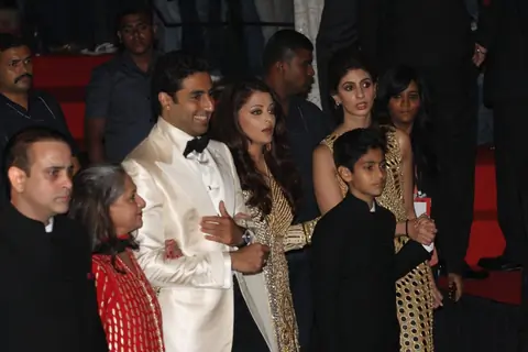 Jaya Bachchan, Abhishek Bachchan, Aishwariya Rai, Shweta Nanda  Amitabh Bachchan's 70th Birthday Par