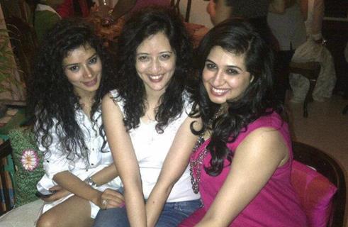 Sukirti, Vahbbiz and Priya