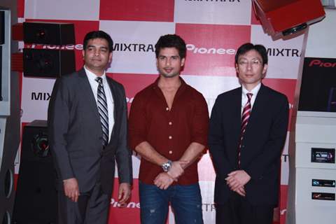 Shahid Kapoor unveiled the Pioneer India's 2013 entertainment products