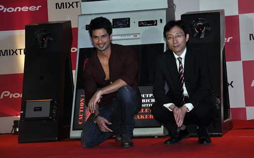 Shahid Kapoor unveiled the Pioneer India's 2013 entertainment products