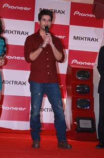 Shahid Kapoor unveiled the Pioneer India's 2013 entertainment products