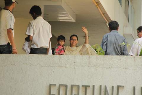 Karishma Kapoor at Saif Ali Khan with wife Kareena Kapoor gestures after their marriage