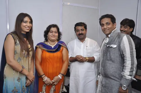 1151 Diya’s at “O” Mega Dandiya 2012 opened with Flying Colors