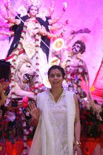 Kajol visits North Bombay's Sarbojanin Durga Puja