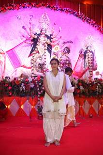 Kajol visits North Bombay's Sarbojanin Durga Puja